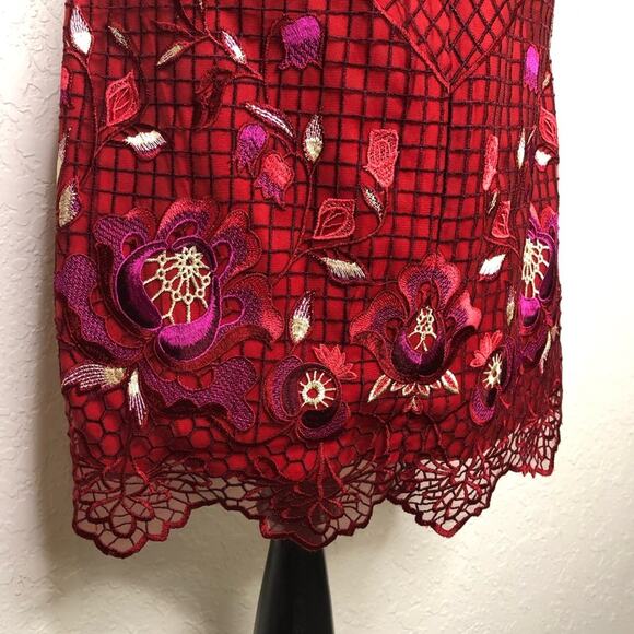 Vicky and Lucas red maroon embroidered floral overlay dress size Medium - Picture 12 of 15
